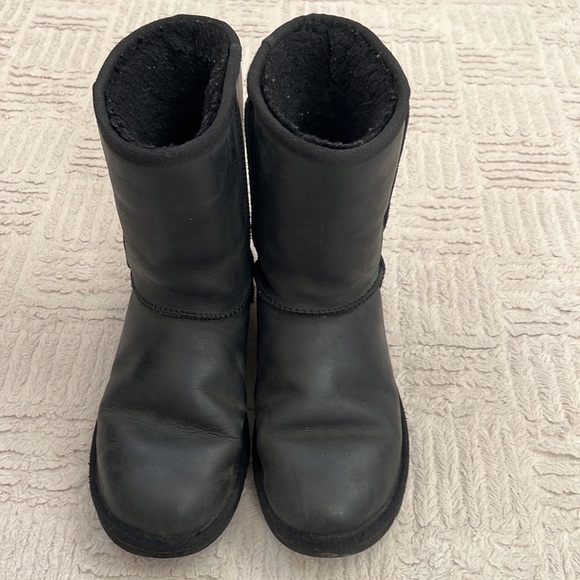 UGG Australia Women's Classic Short Boots, black leather, size 8 - Picture 7 of 16